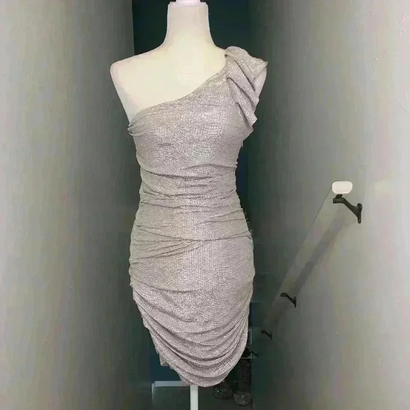 Express gold ruched one shoulder dress size 4 - Picture 2 of 8